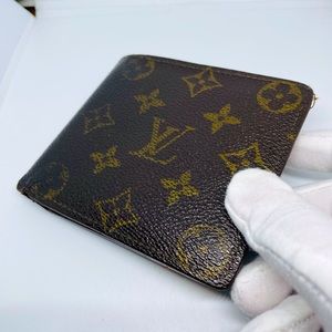 Louis Vuitton Bi fold wallet